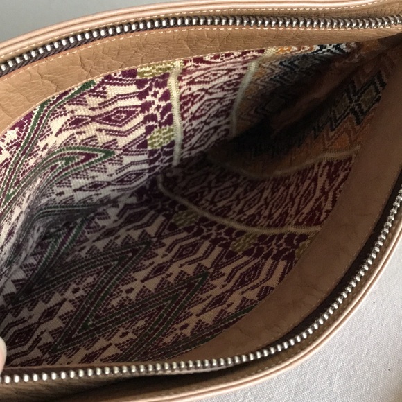 Ala Pilar clutch or shoulder bag Tan pebbled leather. Zip close. Fabric lining - Picture 3 of 11